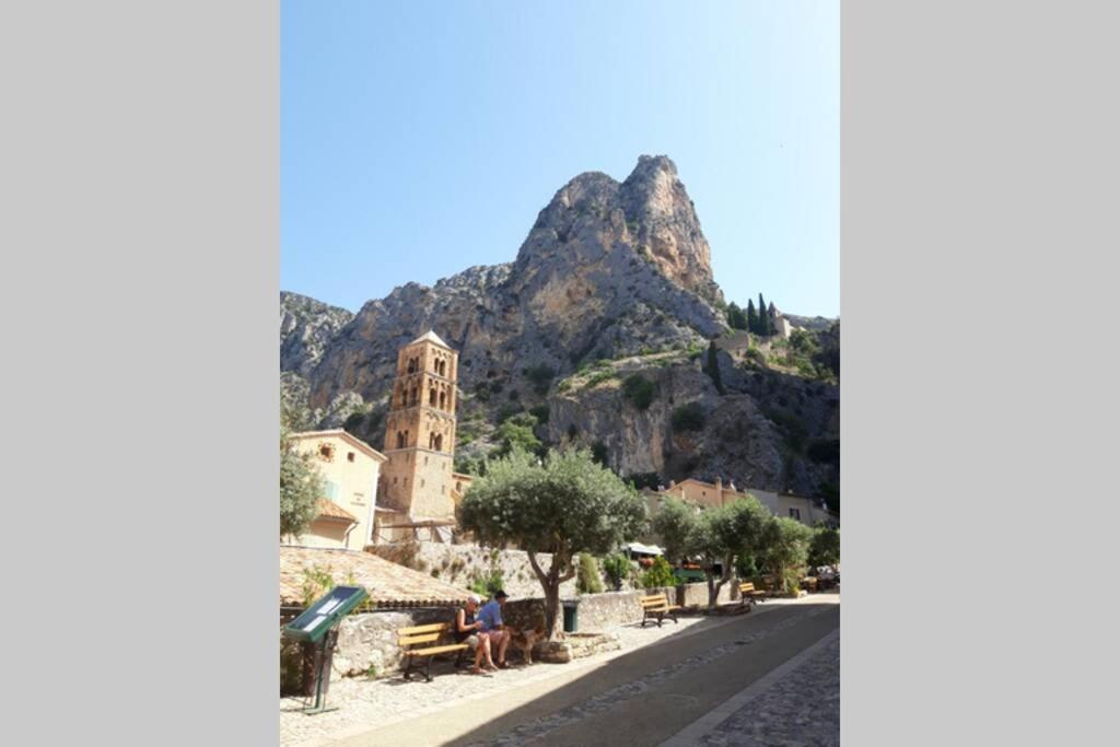 Lou Paradiu Du Verdon 普罗旺斯地区阿莱马尼 外观 照片